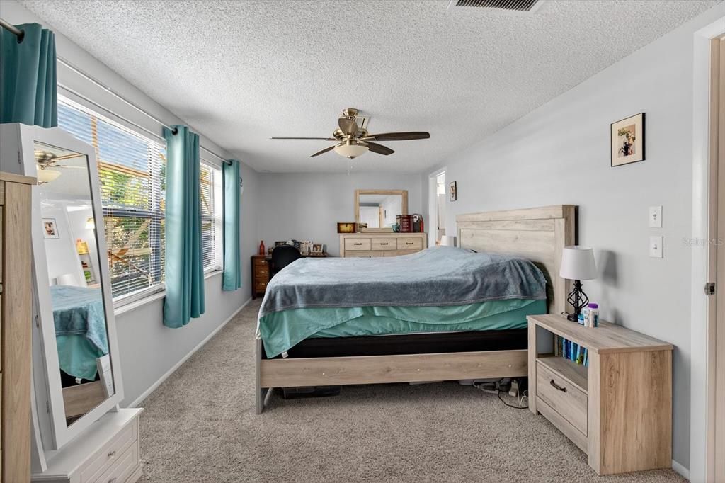 En Venta: $299,900 (4 camas, 2 baños, 1425 Pies cuadrados)