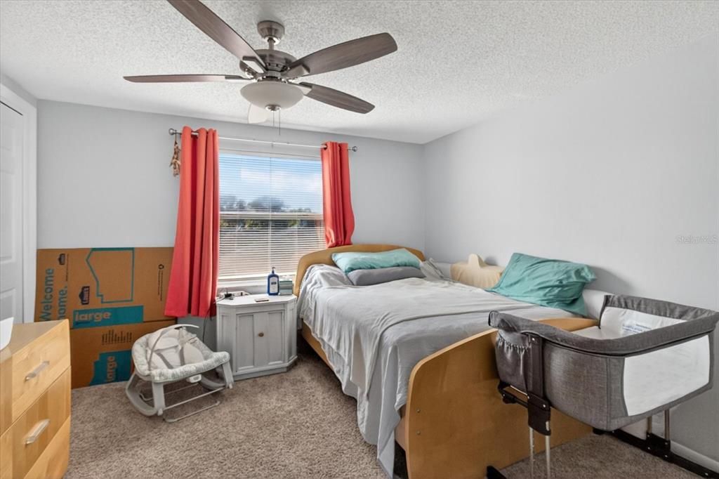 En Venta: $299,900 (4 camas, 2 baños, 1425 Pies cuadrados)