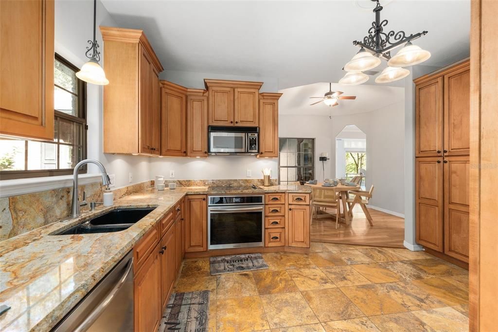 待售: $929,900 (3 贝兹, 2 浴室, 2865 平方英尺)