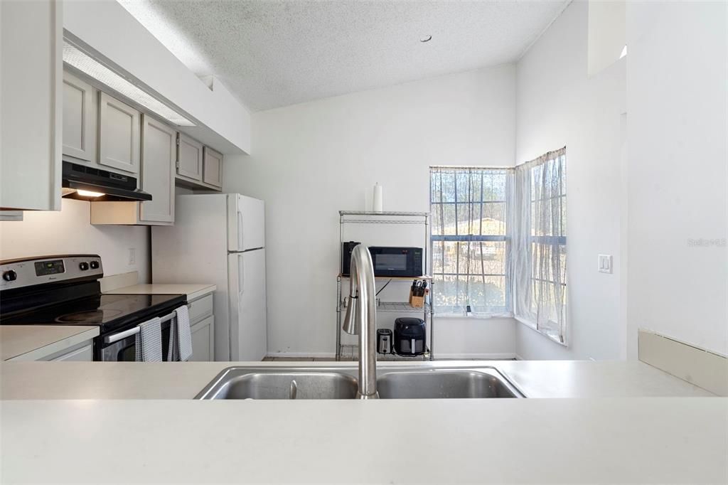 合同活跃: $295,000 (3 贝兹, 2 浴室, 1170 平方英尺)