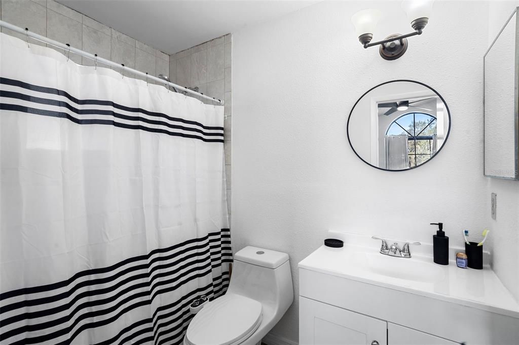 合同活跃: $295,000 (3 贝兹, 2 浴室, 1170 平方英尺)