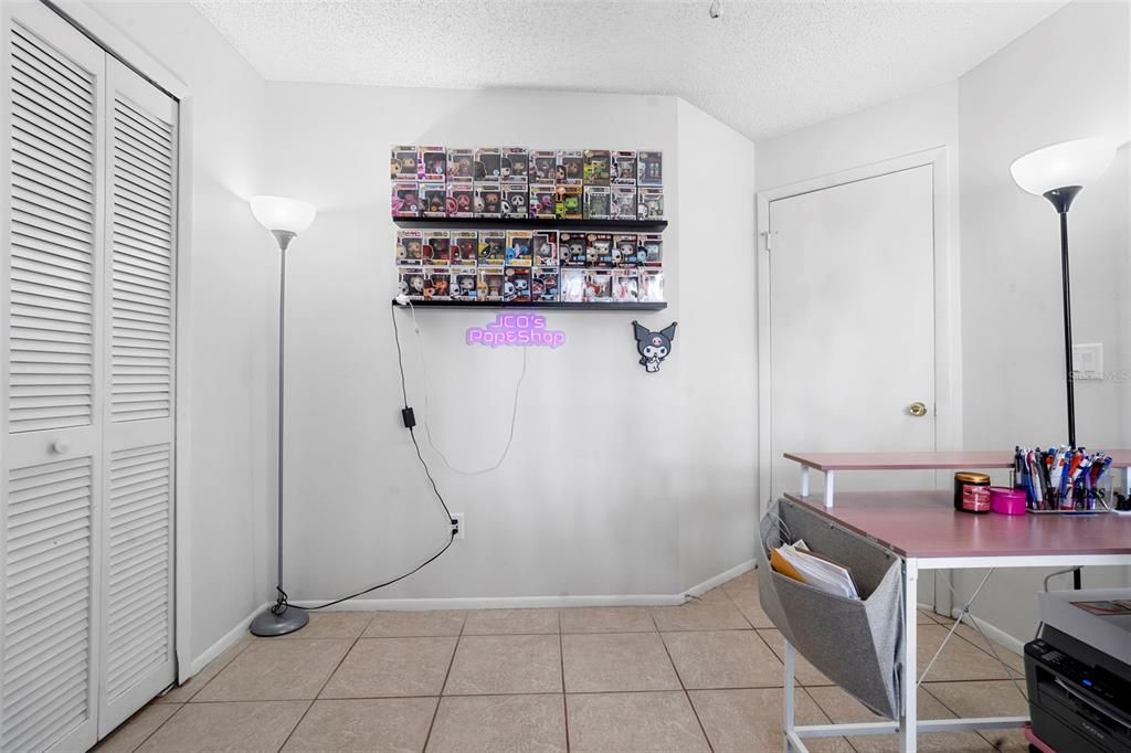 合同活跃: $295,000 (3 贝兹, 2 浴室, 1170 平方英尺)