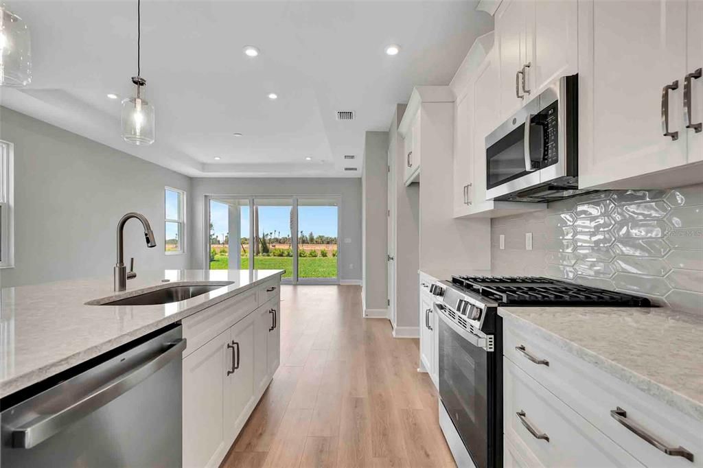 待售: $399,990 (2 贝兹, 2 浴室, 1434 平方英尺)