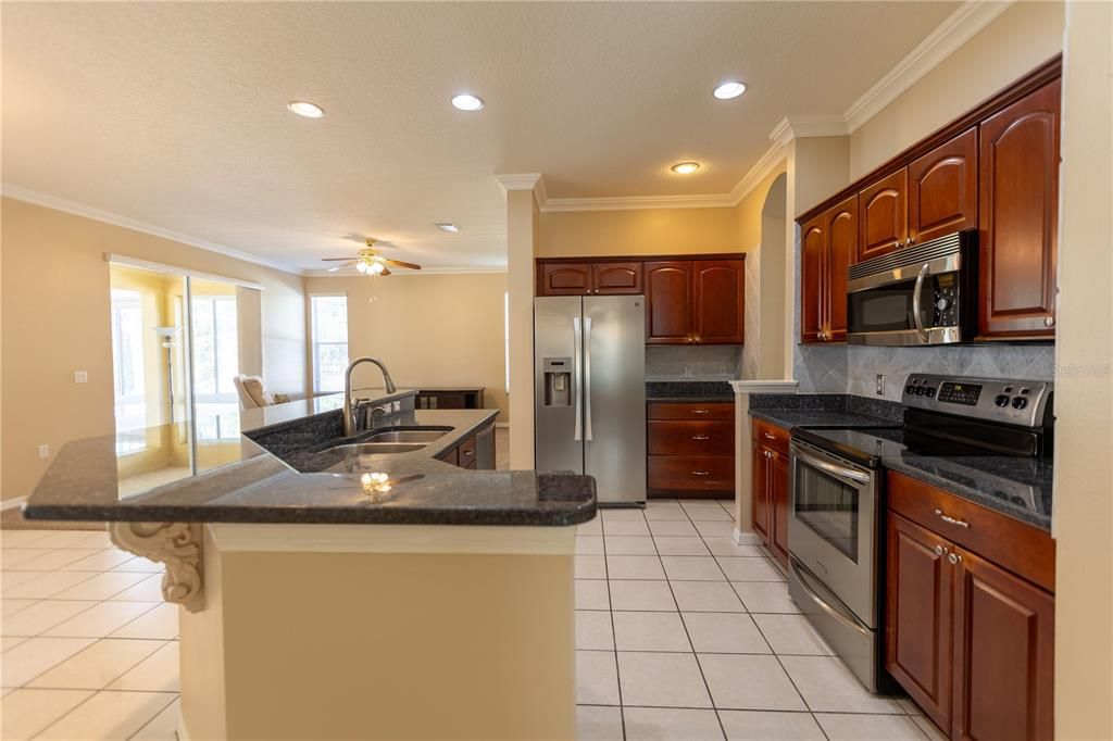 待售: $725,000 (4 贝兹, 2 浴室, 3134 平方英尺)