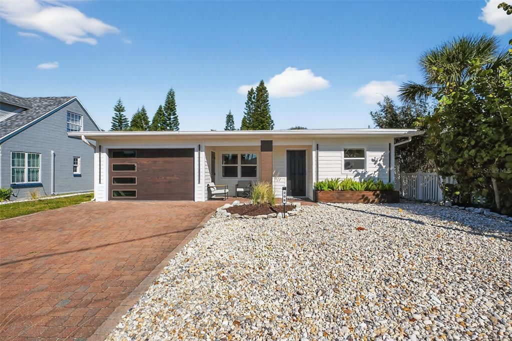 En Venta: $979,900 (4 camas, 3 baños, 1940 Pies cuadrados)