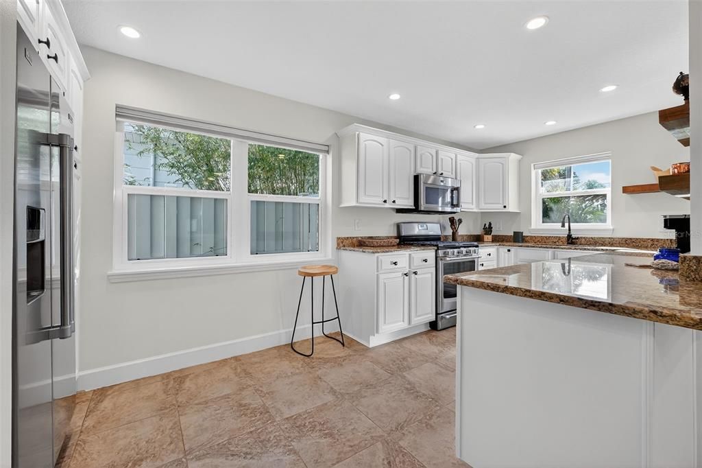 En Venta: $979,900 (4 camas, 3 baños, 1940 Pies cuadrados)