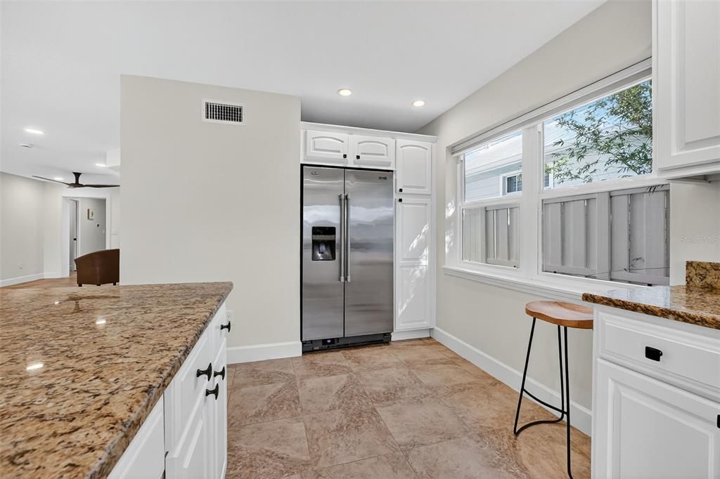 En Venta: $979,900 (4 camas, 3 baños, 1940 Pies cuadrados)