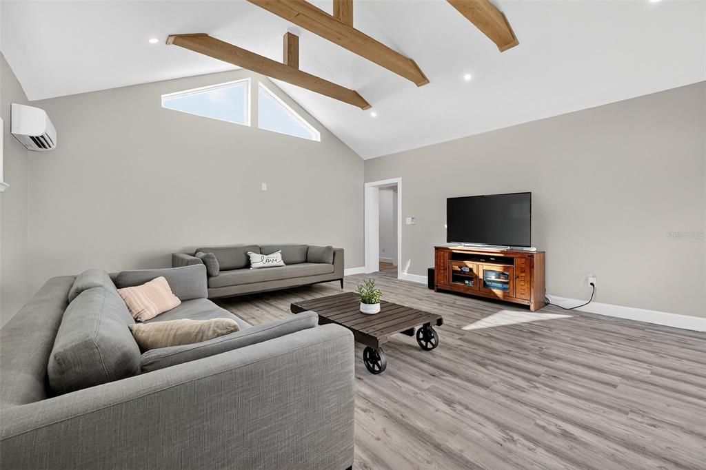 En Venta: $979,900 (4 camas, 3 baños, 1940 Pies cuadrados)