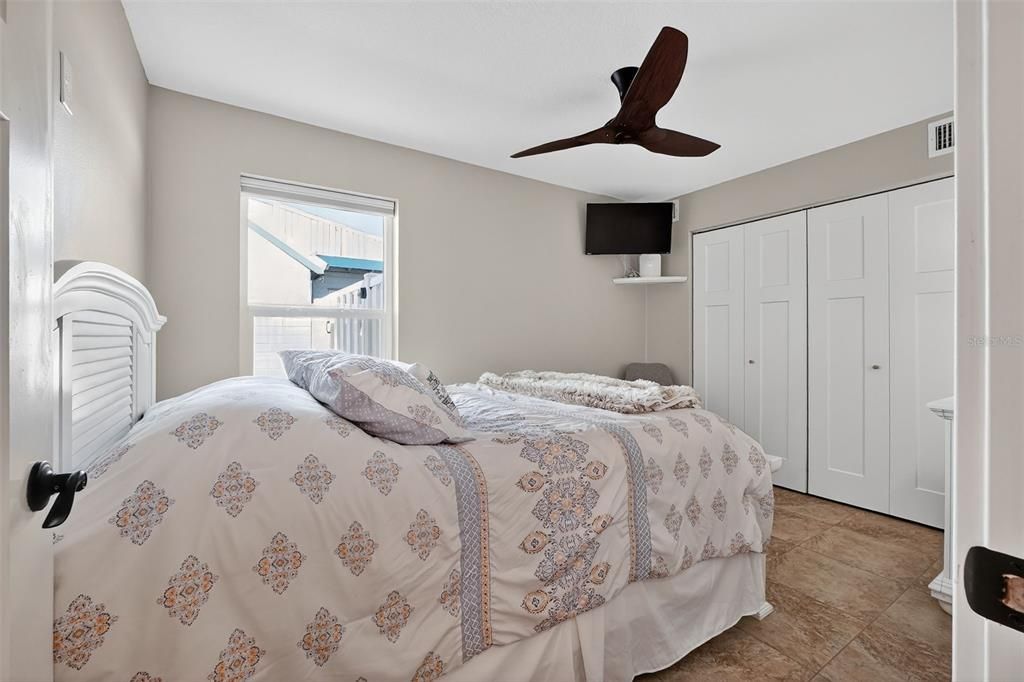 En Venta: $979,900 (4 camas, 3 baños, 1940 Pies cuadrados)