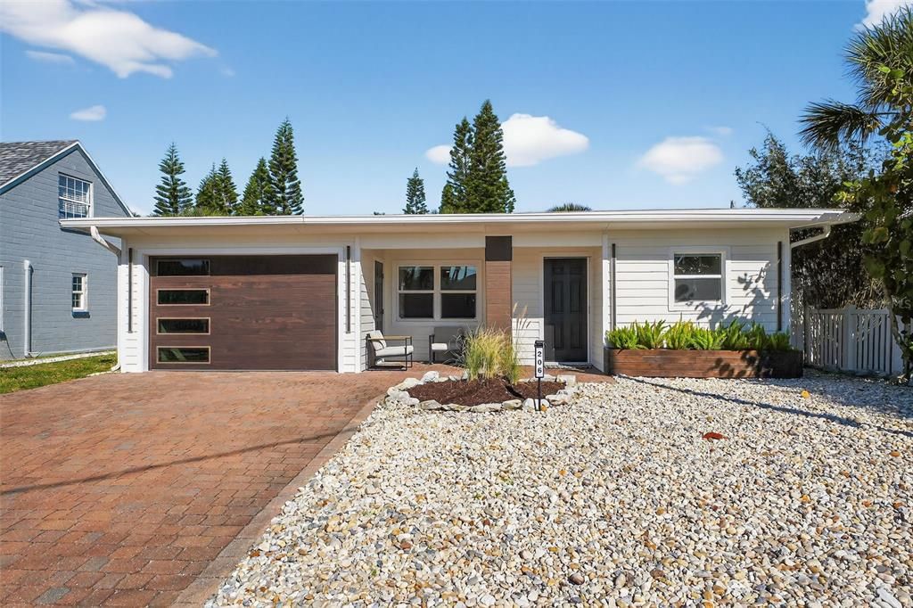 En Venta: $979,900 (4 camas, 3 baños, 1940 Pies cuadrados)