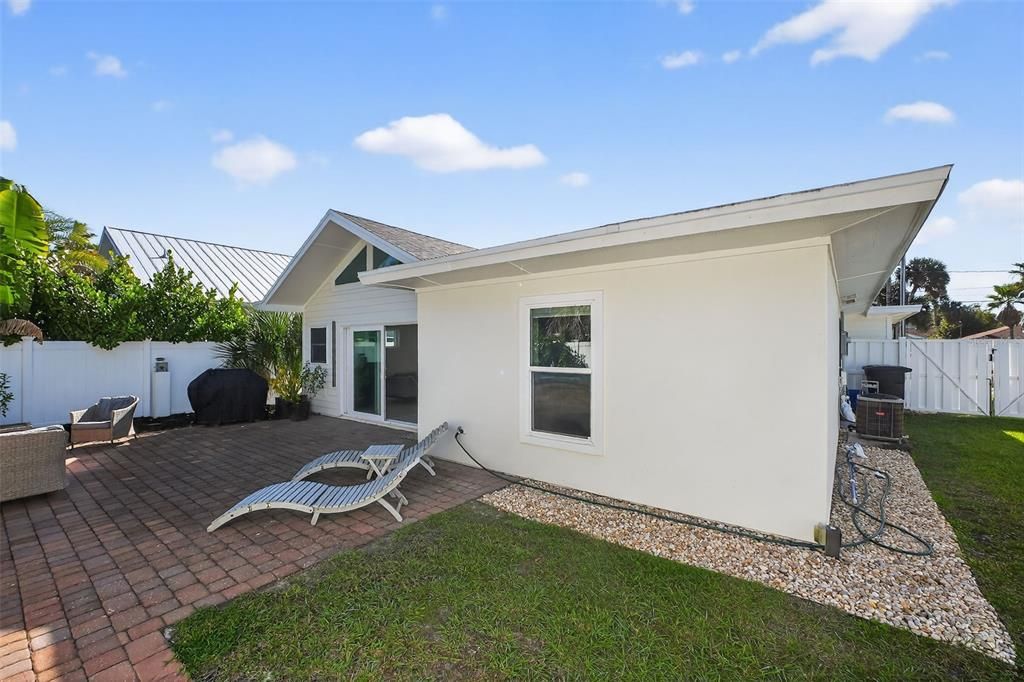 En Venta: $979,900 (4 camas, 3 baños, 1940 Pies cuadrados)