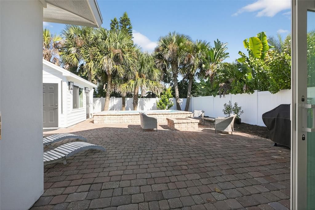 En Venta: $979,900 (4 camas, 3 baños, 1940 Pies cuadrados)