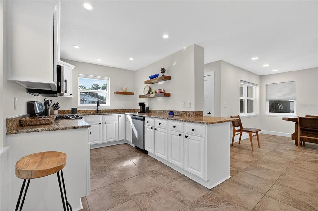 En Venta: $979,900 (4 camas, 3 baños, 1940 Pies cuadrados)