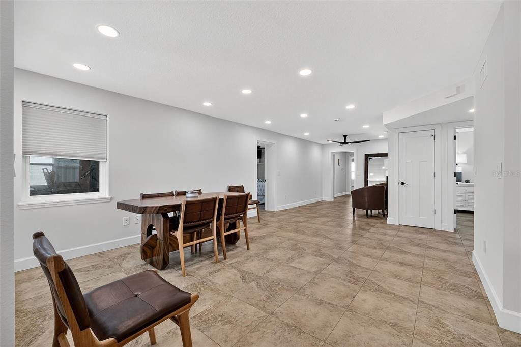 En Venta: $979,900 (4 camas, 3 baños, 1940 Pies cuadrados)