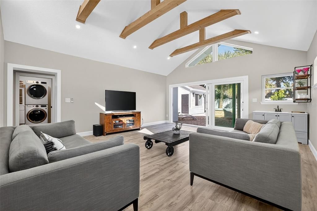 En Venta: $979,900 (4 camas, 3 baños, 1940 Pies cuadrados)