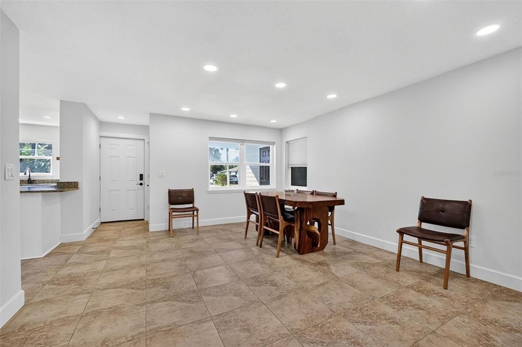 En Venta: $979,900 (4 camas, 3 baños, 1940 Pies cuadrados)