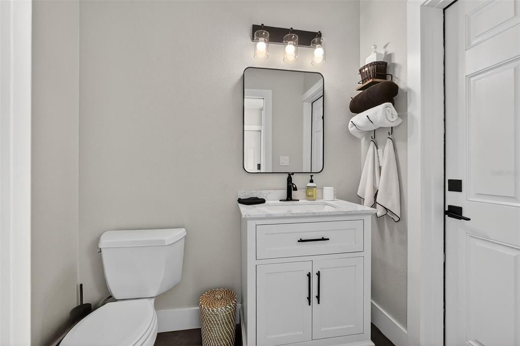 En Venta: $979,900 (4 camas, 3 baños, 1940 Pies cuadrados)