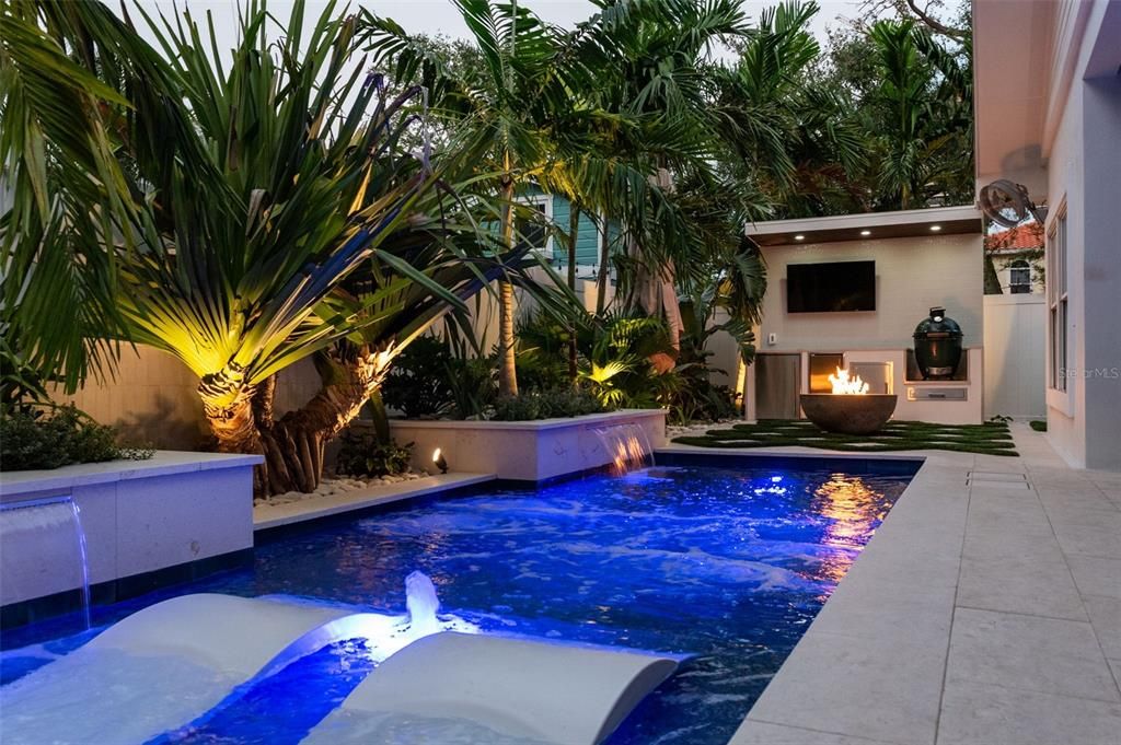 Под контрактом: $1,250,000 (4 спален, 3 ванн, 2062 Квадратных фут)