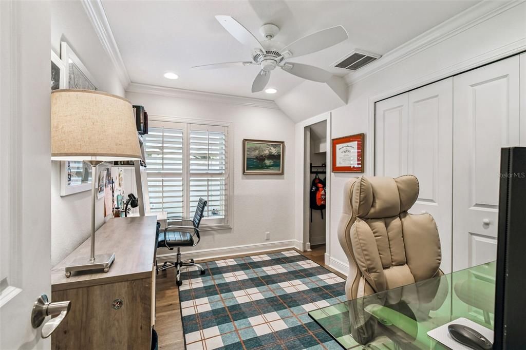 Под контрактом: $1,250,000 (4 спален, 3 ванн, 2062 Квадратных фут)