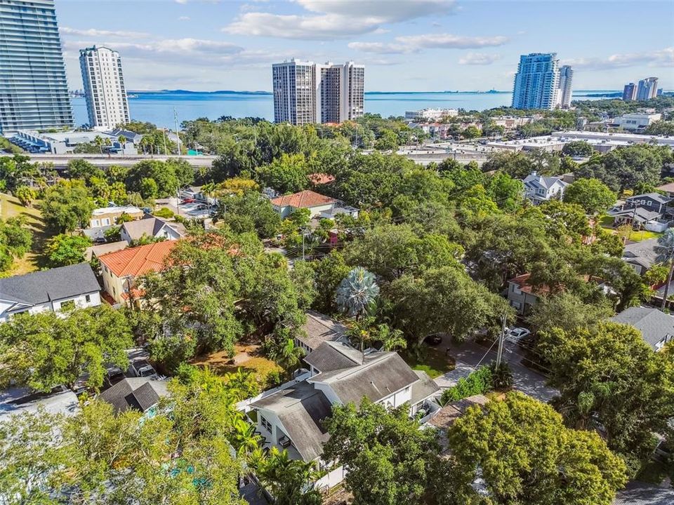 Под контрактом: $1,250,000 (4 спален, 3 ванн, 2062 Квадратных фут)