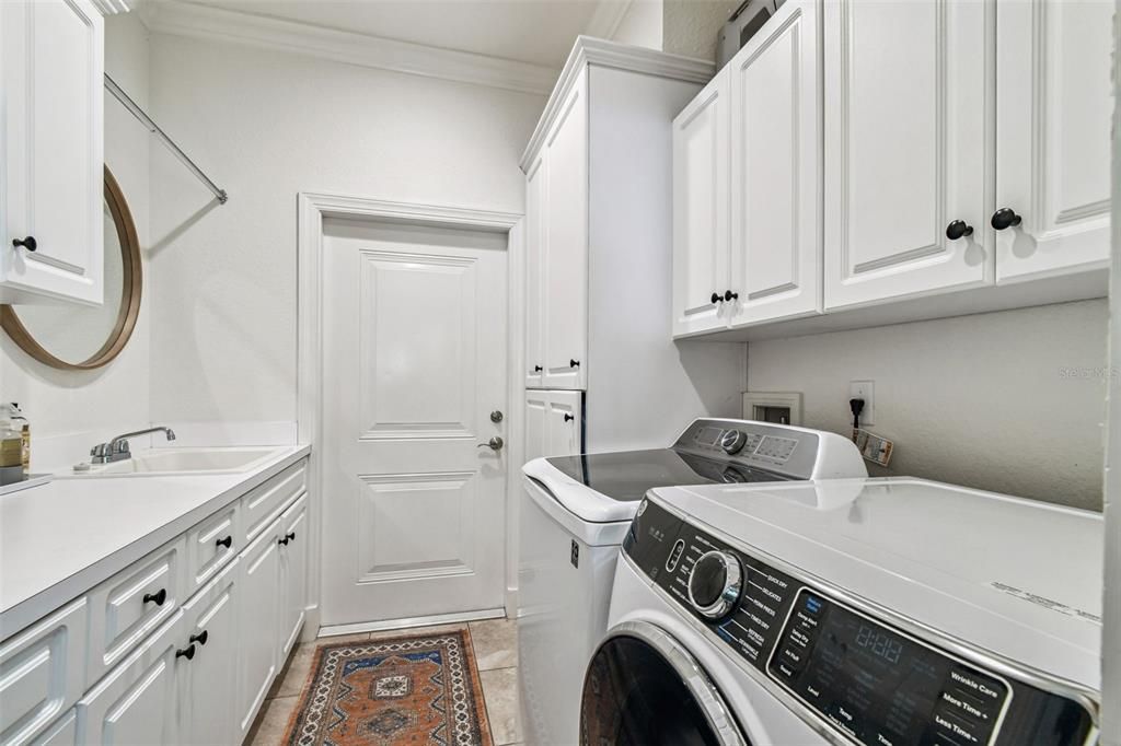 Под контрактом: $1,250,000 (4 спален, 3 ванн, 2062 Квадратных фут)