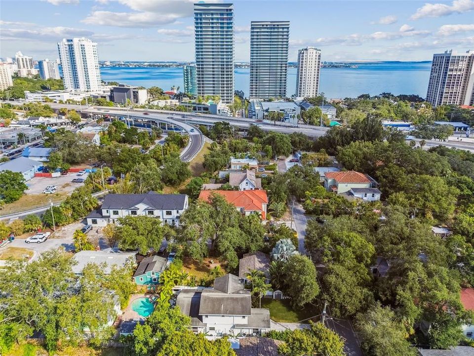 Под контрактом: $1,250,000 (4 спален, 3 ванн, 2062 Квадратных фут)