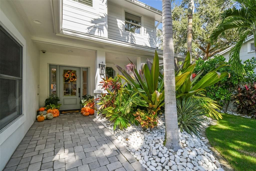 Под контрактом: $1,250,000 (4 спален, 3 ванн, 2062 Квадратных фут)