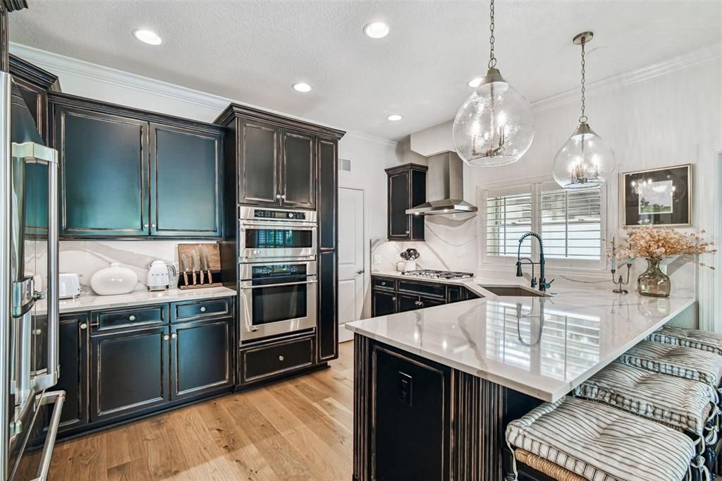 Под контрактом: $1,250,000 (4 спален, 3 ванн, 2062 Квадратных фут)