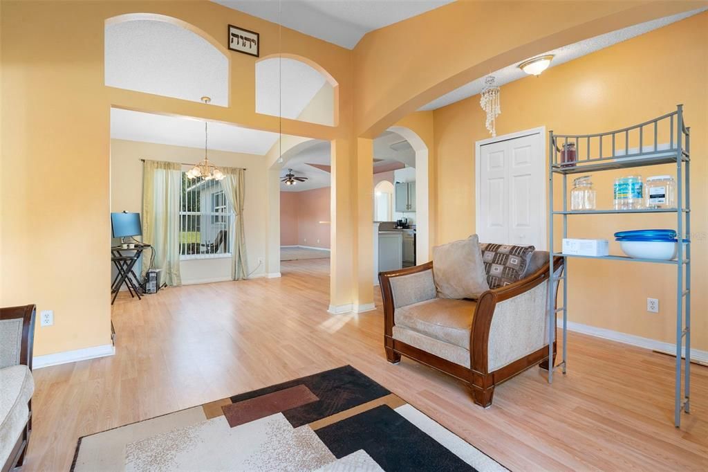 Под контрактом: $269,000 (3 спален, 2 ванн, 1514 Квадратных фут)