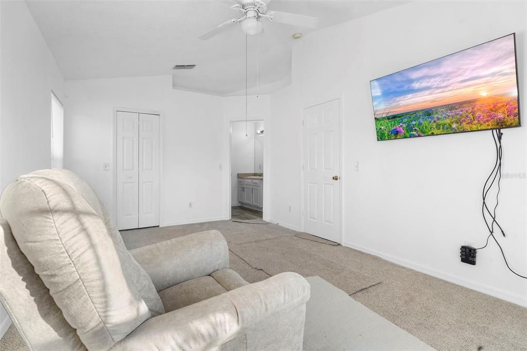 Под контрактом: $269,000 (3 спален, 2 ванн, 1514 Квадратных фут)