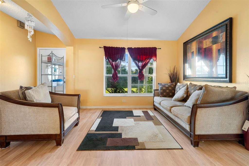 Под контрактом: $269,000 (3 спален, 2 ванн, 1514 Квадратных фут)