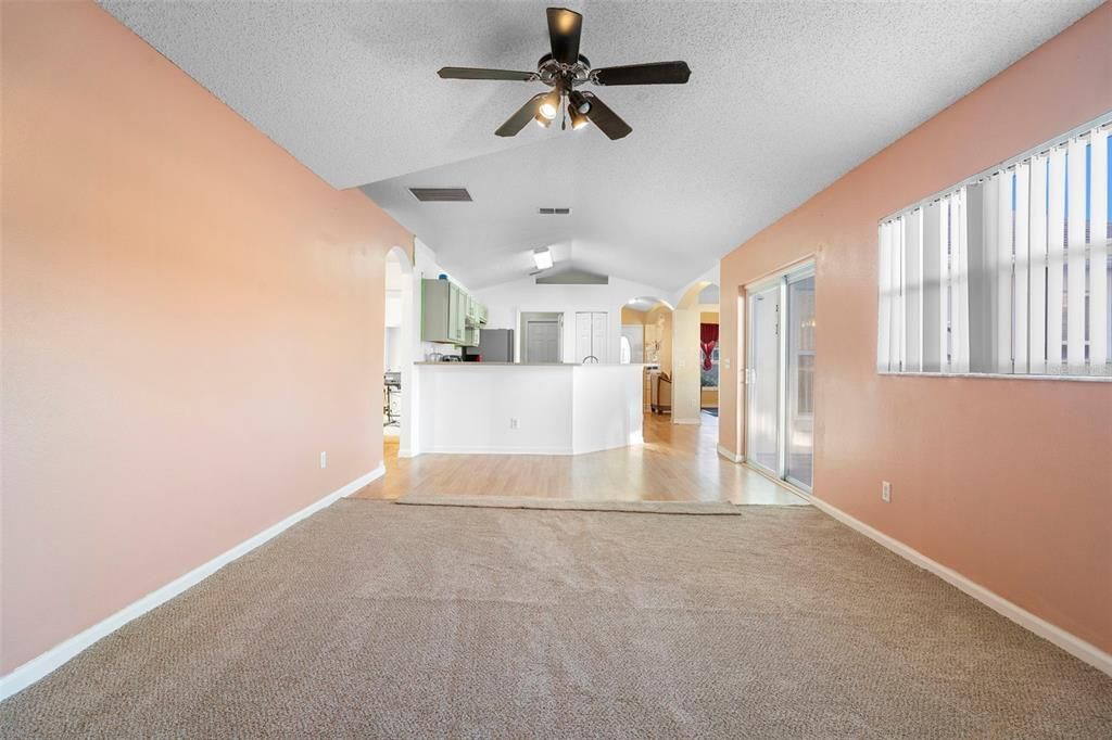 Под контрактом: $269,000 (3 спален, 2 ванн, 1514 Квадратных фут)