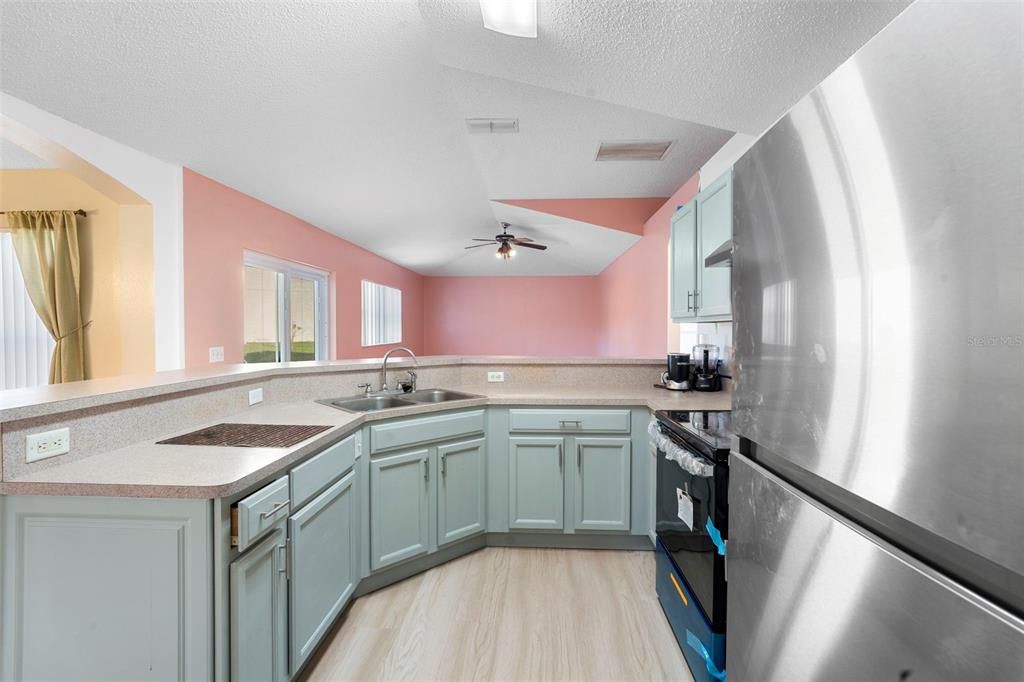 Под контрактом: $269,000 (3 спален, 2 ванн, 1514 Квадратных фут)