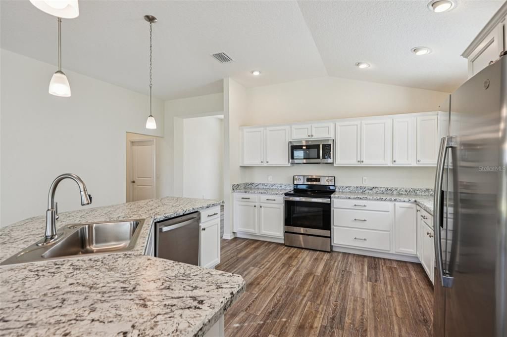 На продажу: $535,000 (3 спален, 3 ванн, 1924 Квадратных фут)