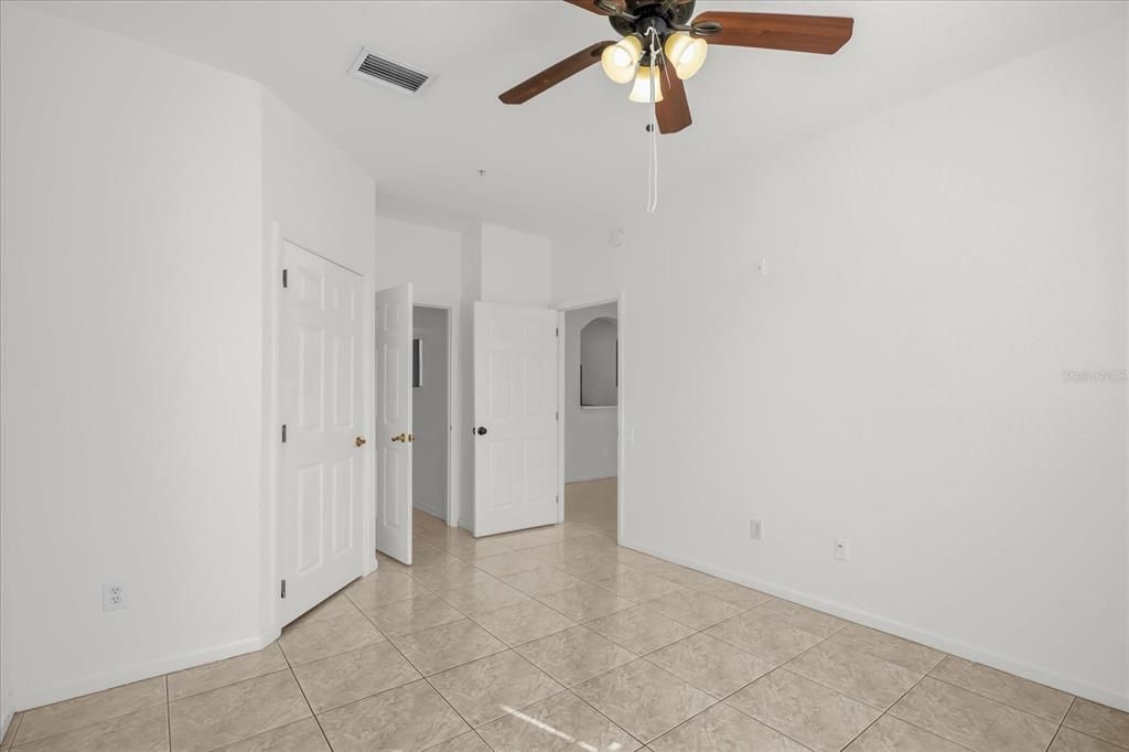 For Sale: $200,000 (2 beds, 2 baths, 1116 Square Feet)