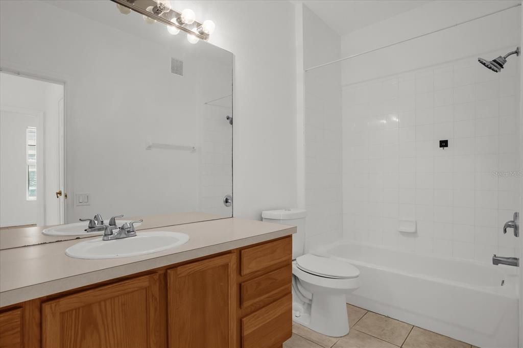 For Sale: $200,000 (2 beds, 2 baths, 1116 Square Feet)