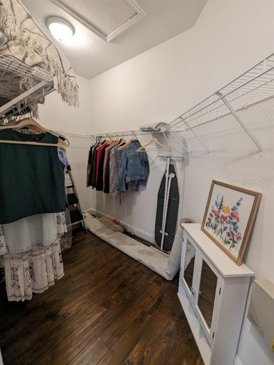 For Rent: $2,450 (3 beds, 2 baths, 1806 Square Feet)