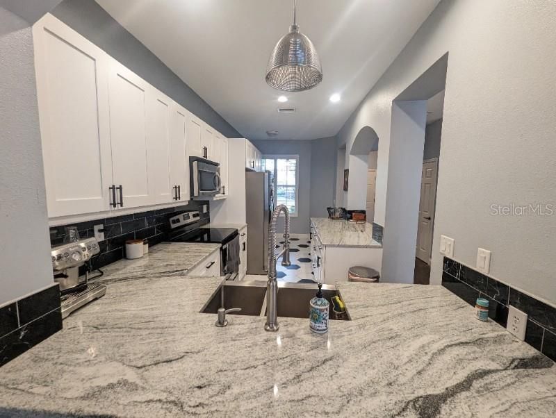 For Rent: $2,450 (3 beds, 2 baths, 1806 Square Feet)