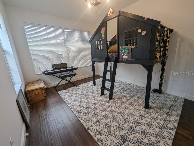 For Rent: $2,450 (3 beds, 2 baths, 1806 Square Feet)