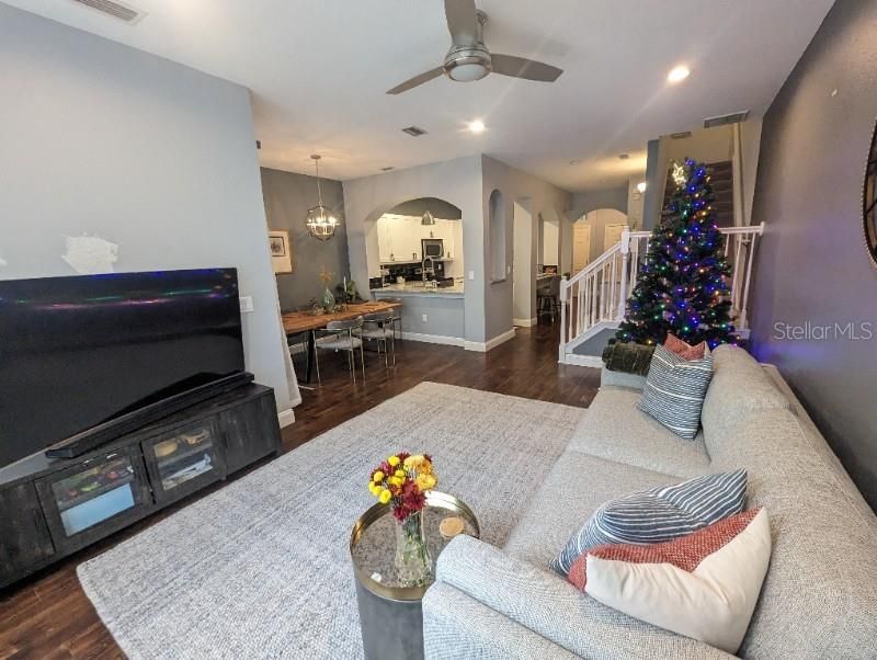 For Rent: $2,450 (3 beds, 2 baths, 1806 Square Feet)