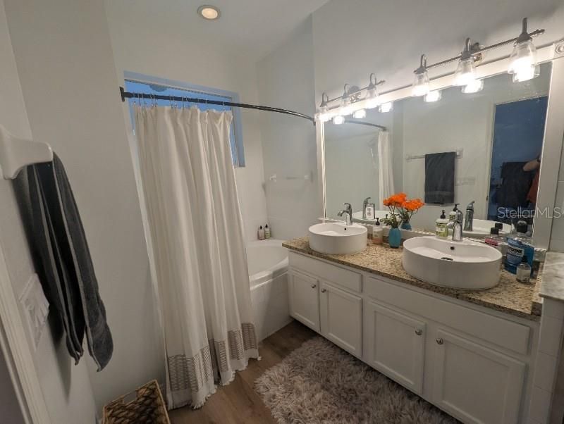 For Rent: $2,450 (3 beds, 2 baths, 1806 Square Feet)