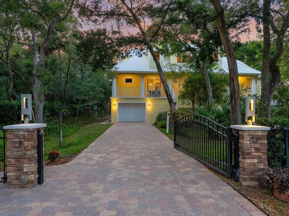 En Venta: $1,850,000 (4 camas, 3 baños, 2005 Pies cuadrados)