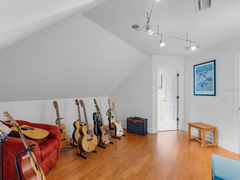 En Venta: $1,850,000 (4 camas, 3 baños, 2005 Pies cuadrados)