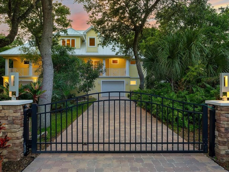 En Venta: $1,850,000 (4 camas, 3 baños, 2005 Pies cuadrados)