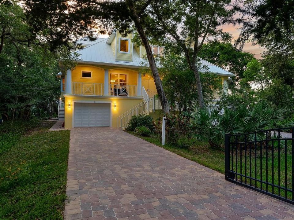 En Venta: $1,850,000 (4 camas, 3 baños, 2005 Pies cuadrados)