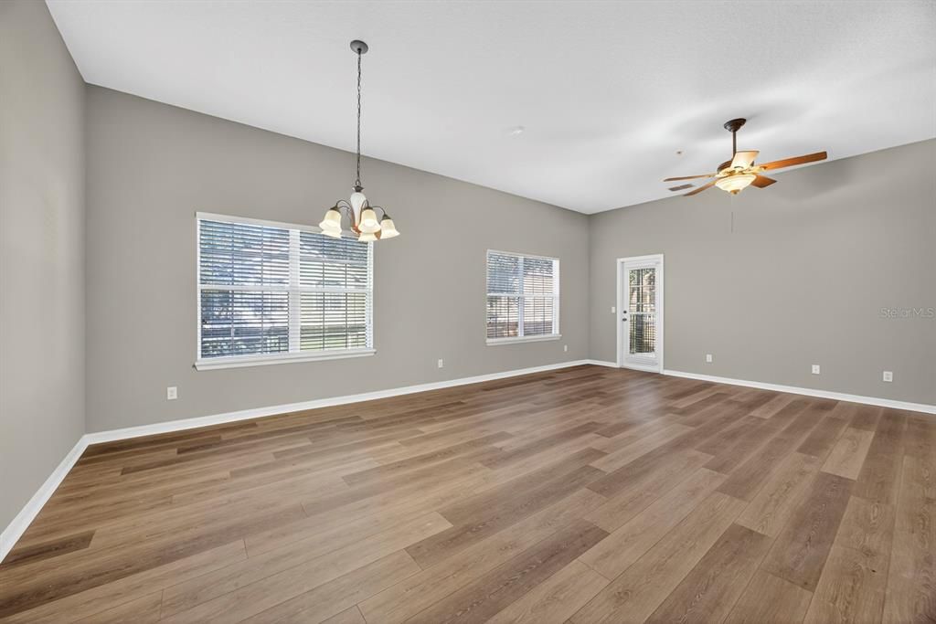 待售: $240,000 (2 贝兹, 2 浴室, 1200 平方英尺)