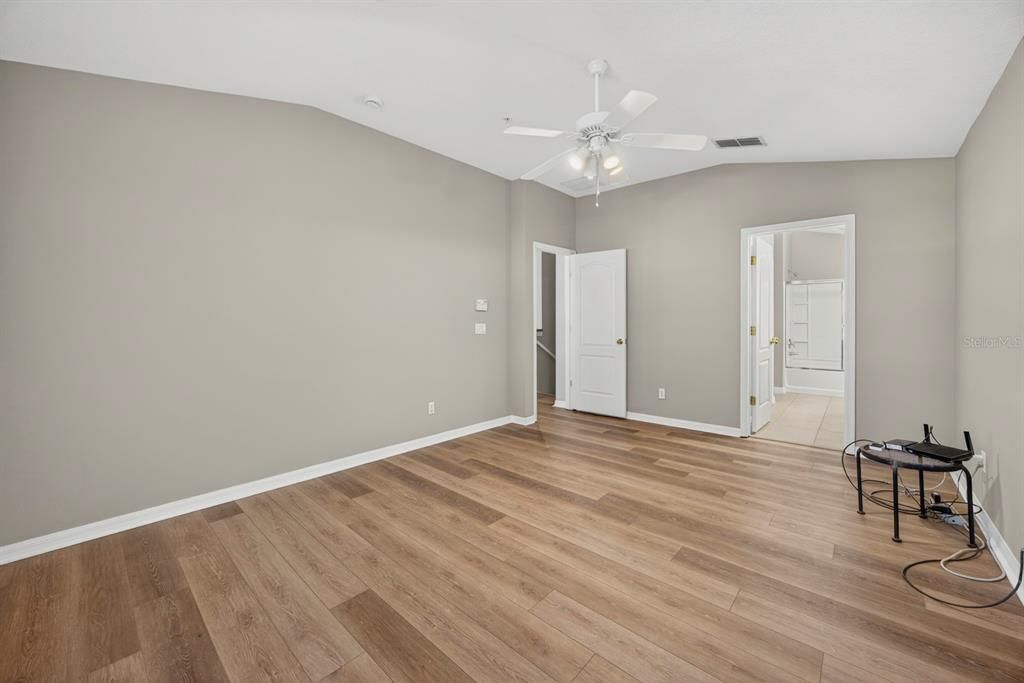 待售: $240,000 (2 贝兹, 2 浴室, 1200 平方英尺)