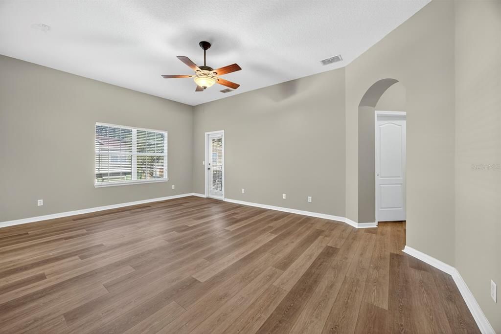 待售: $240,000 (2 贝兹, 2 浴室, 1200 平方英尺)