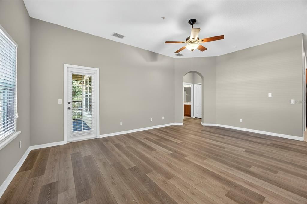 待售: $240,000 (2 贝兹, 2 浴室, 1200 平方英尺)