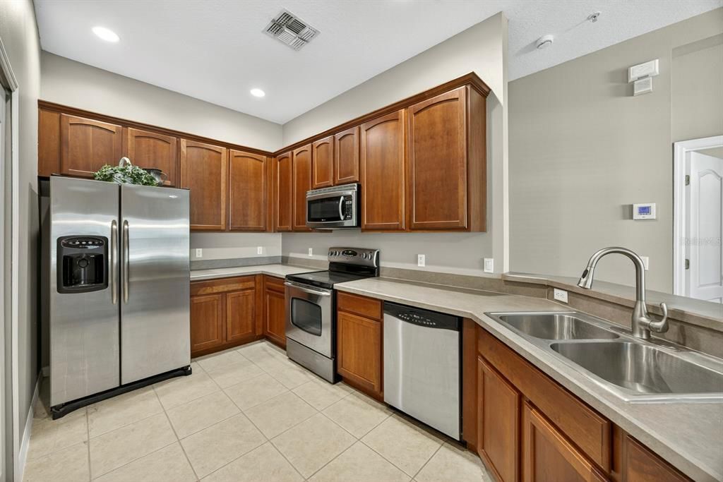 待售: $240,000 (2 贝兹, 2 浴室, 1200 平方英尺)